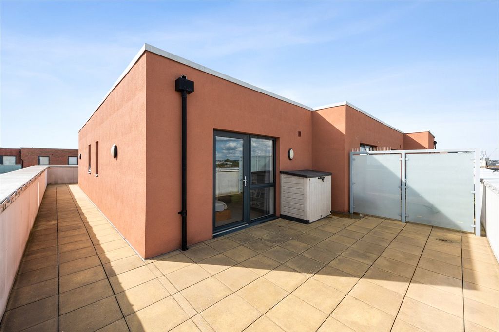 Property photo 2 of 23 Picture No. 30