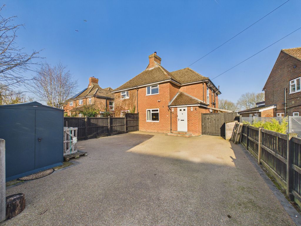 Property photo 1 of 14 Cam01984G0-Pr0565-Still024