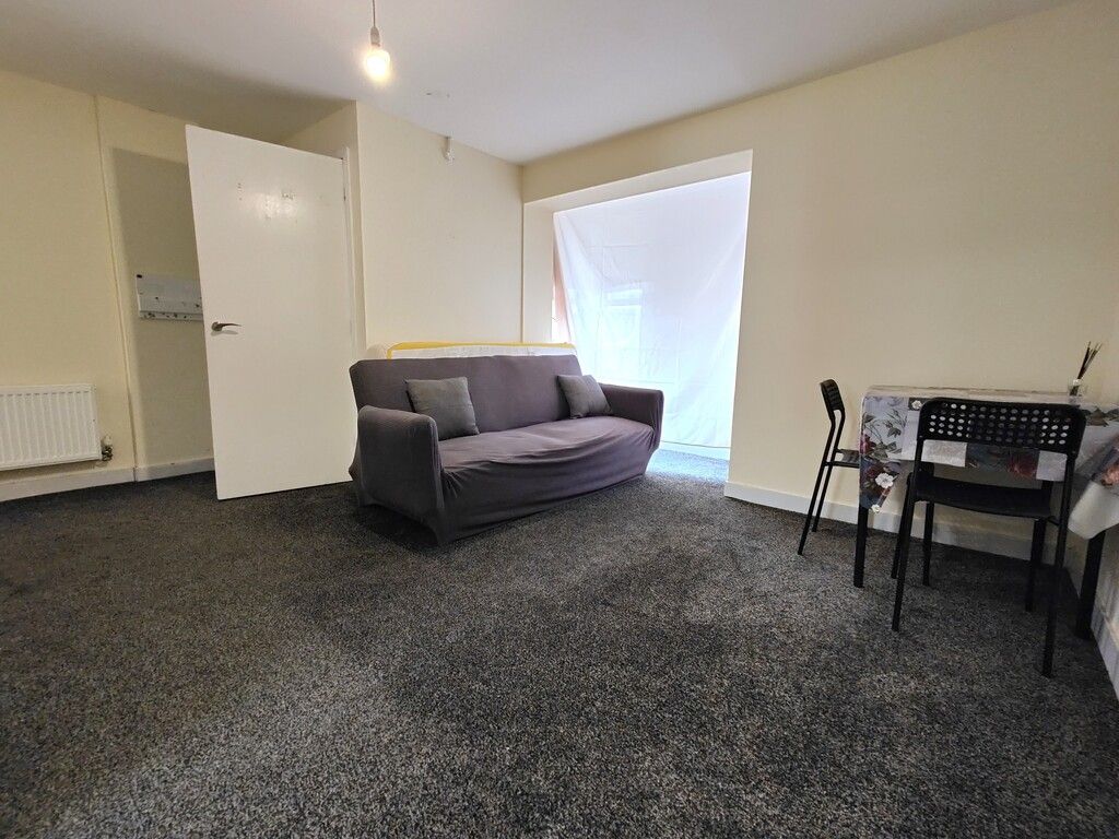Property photo 3 of 9 108 Lettings