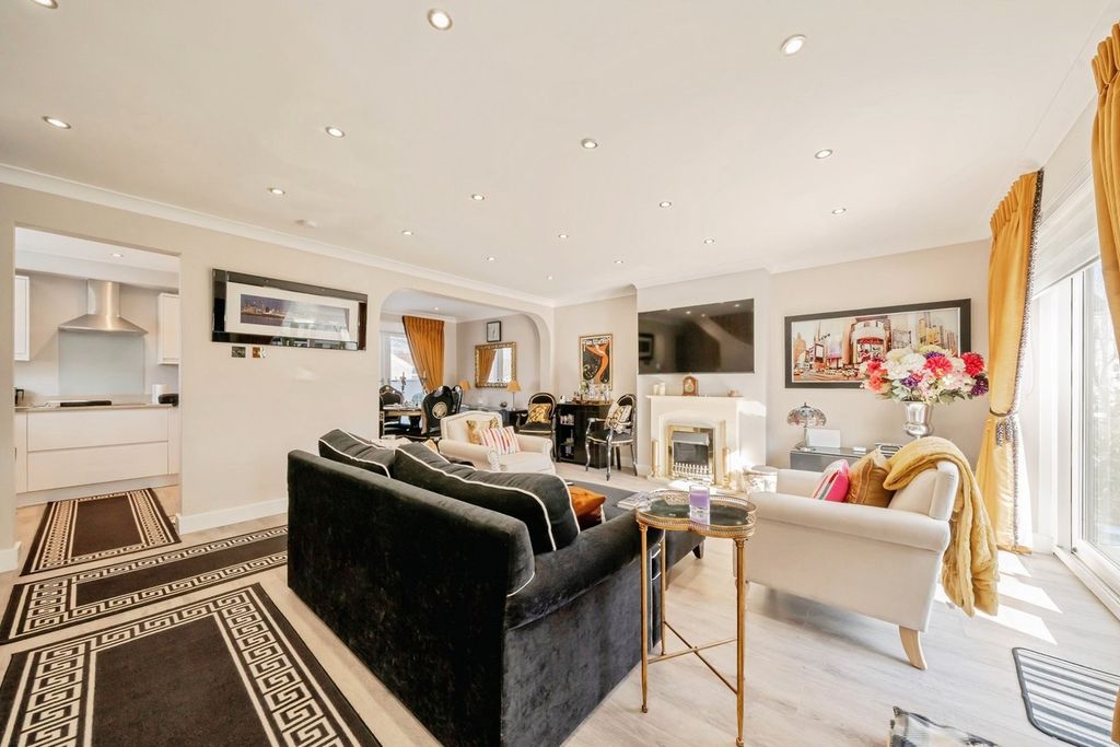 Property photo 3 of 21