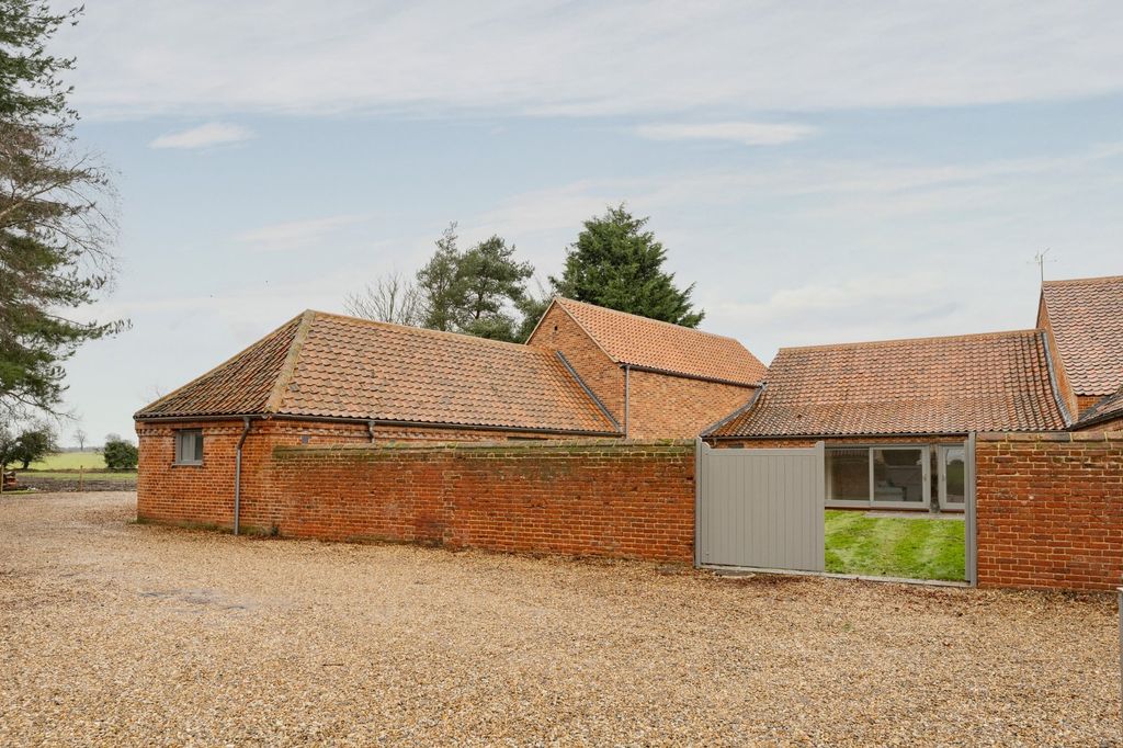 Property photo 2 of 13 Highbury Farm Barns