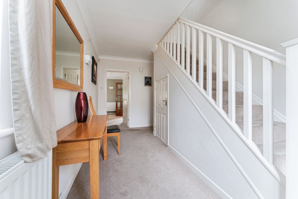 Property photo 3 of 28 Entrance Hallway