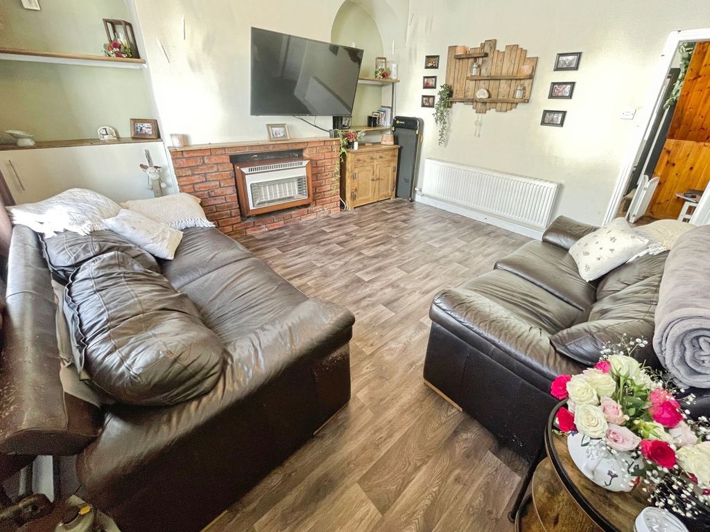 Property photo 2 of 9 Lounge