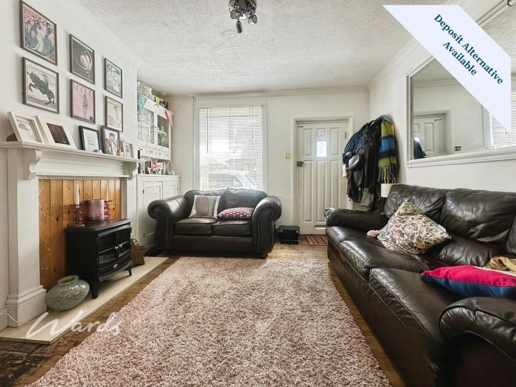Property photo 1 of 17 Living Room