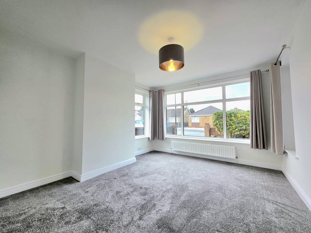 Property photo 3 of 21 Living Room