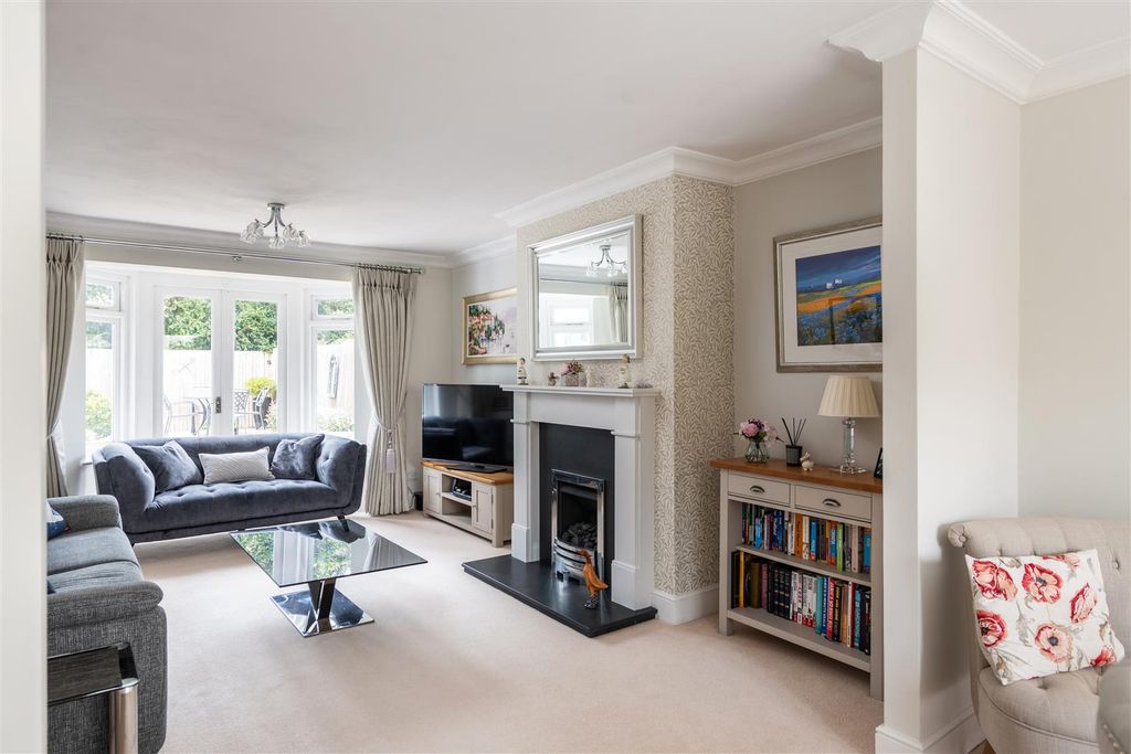 Property photo 3 of 27