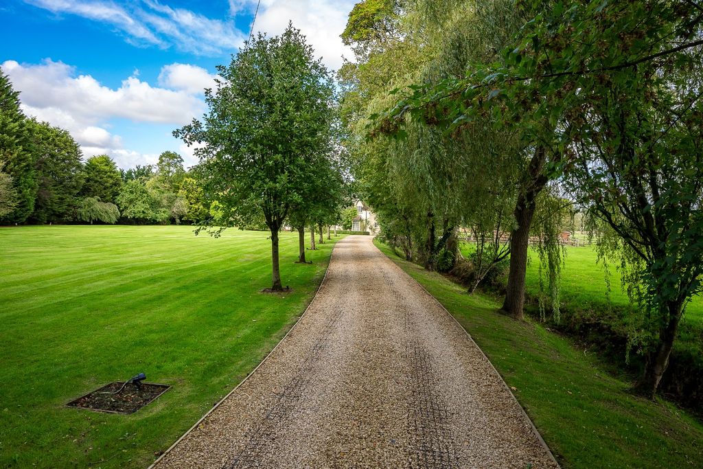 Property photo 3 of 45 Driveway