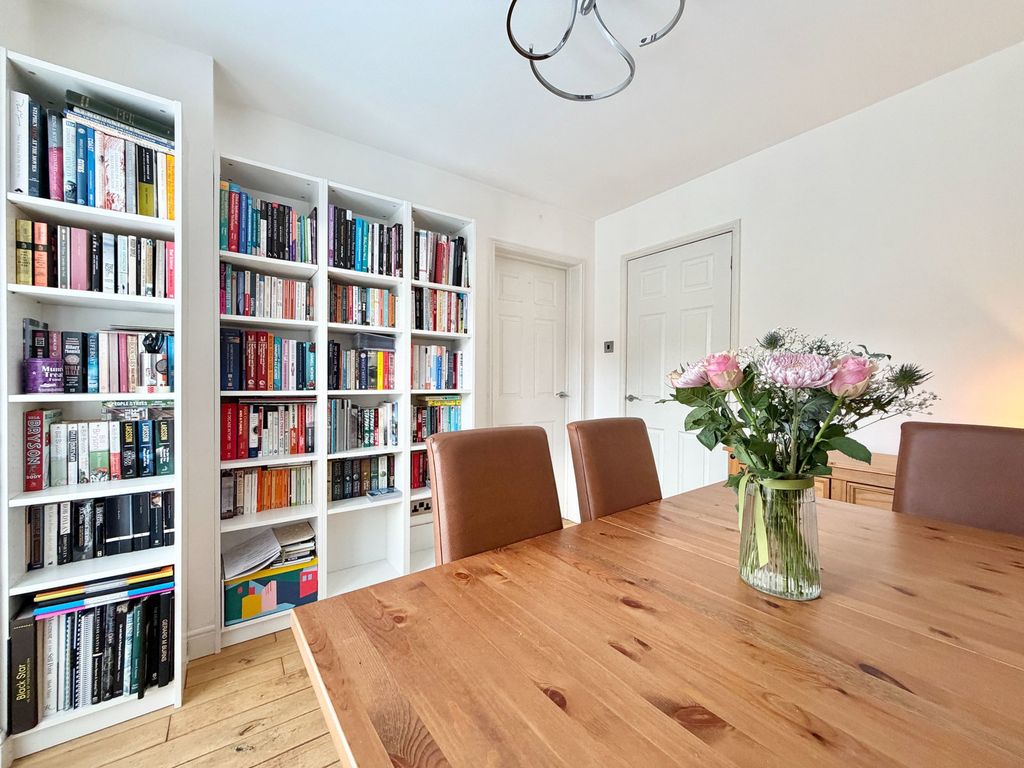 Property photo 2 of 34