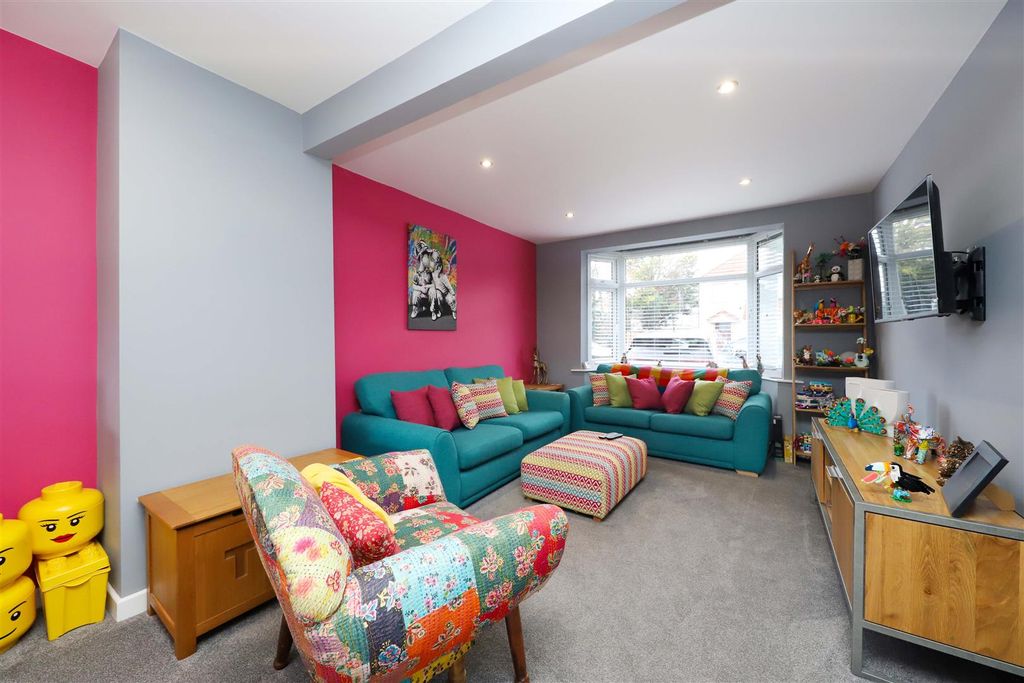 Property photo 2 of 17 Living Room