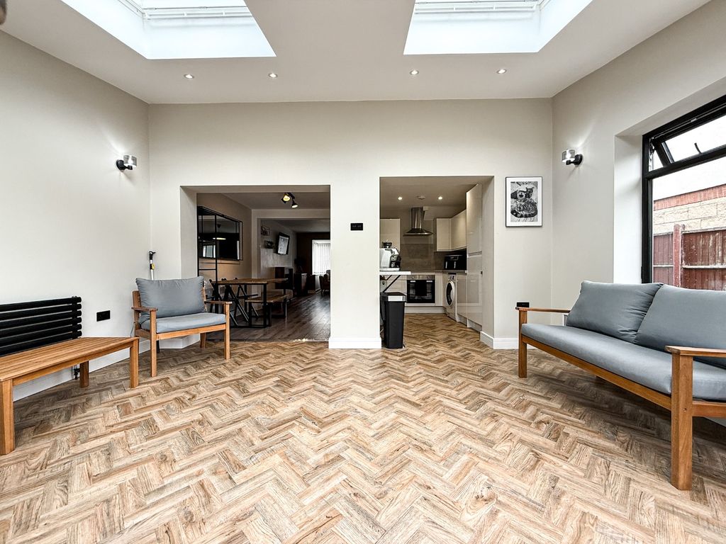 Property photo 2 of 25 4484663