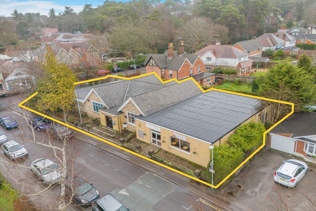 Property photo 1 of 18 Broadstone Social Club, Tudor Road, Broadstone, Bh18 8Aw