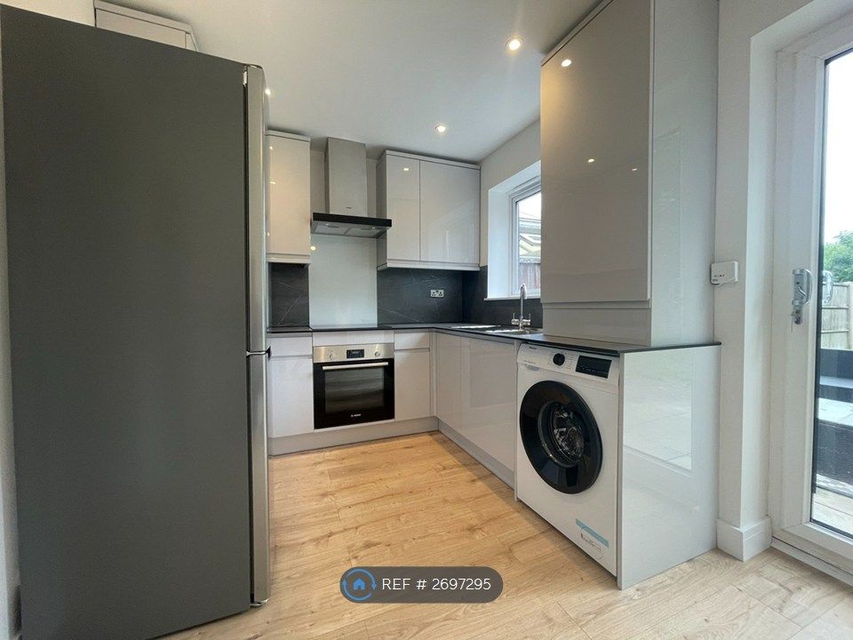 Property photo 3 of 16 Kitchen