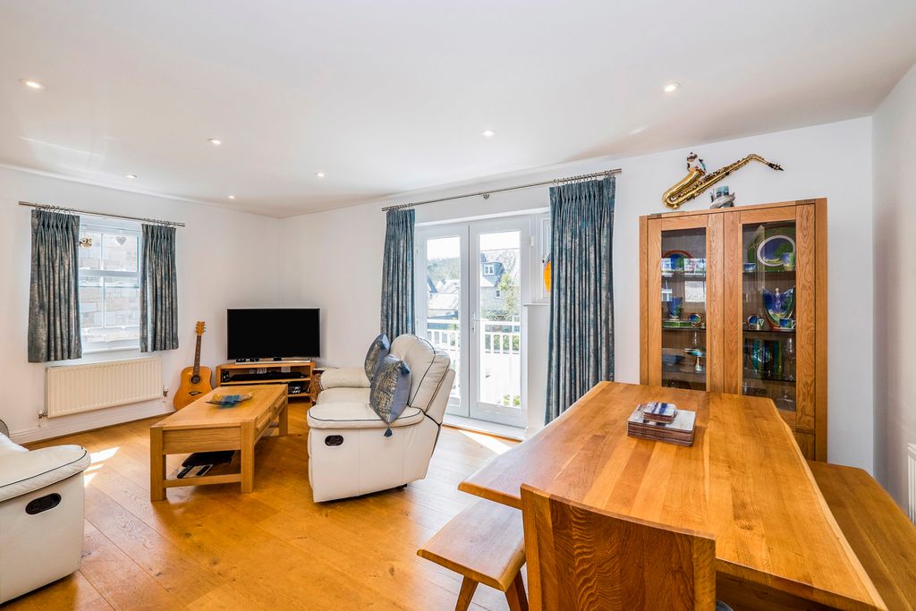 Property photo 2 of 20 Pbox-Img.Jpg