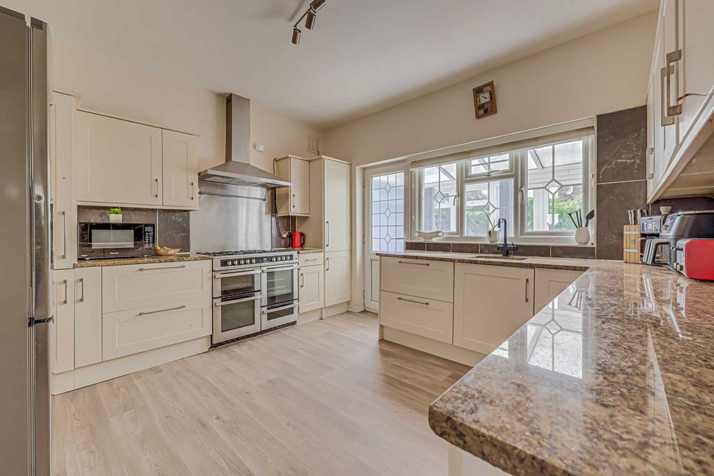 Property photo 2 of 26