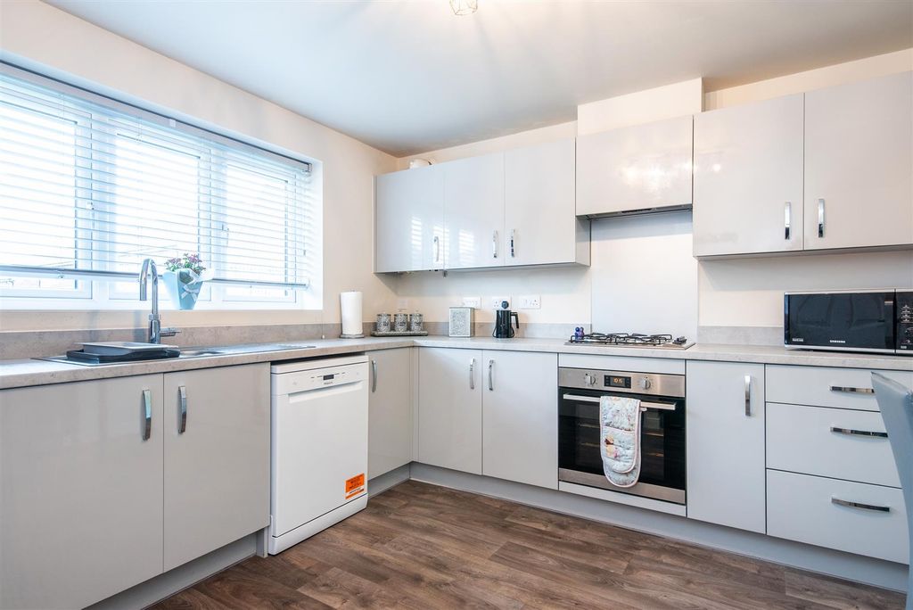 Property photo 3 of 20 Kitchen/Diner