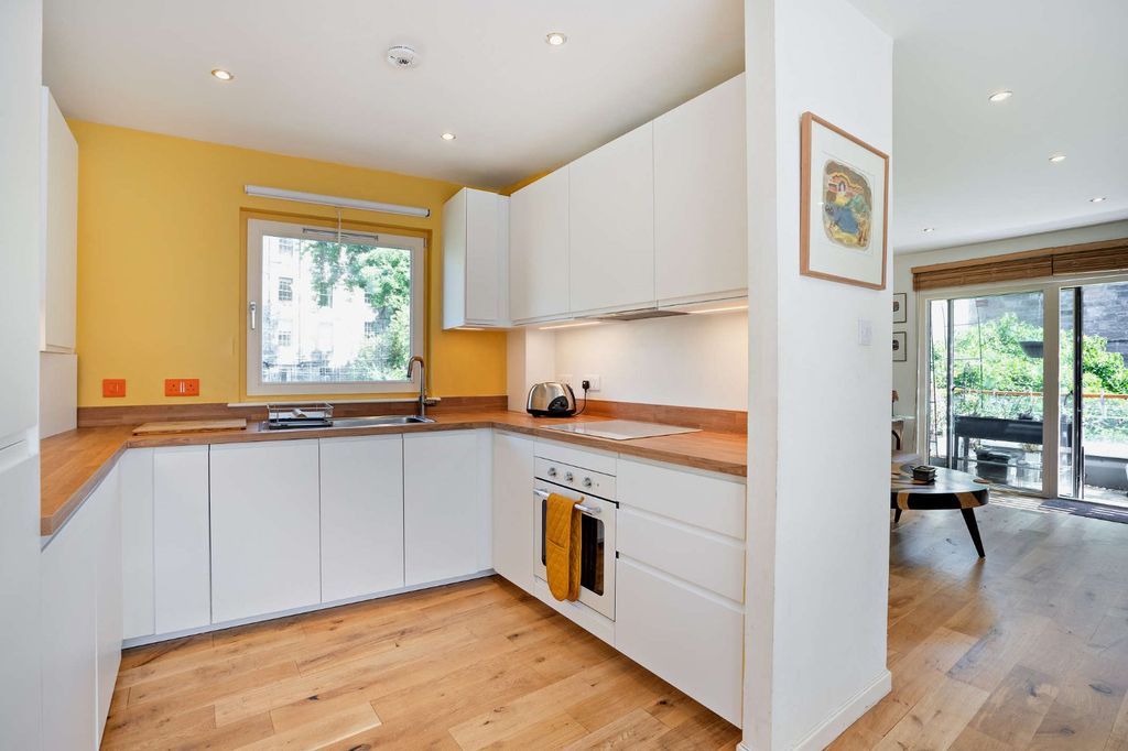 Property photo 3 of 21 Quality Kitchen
