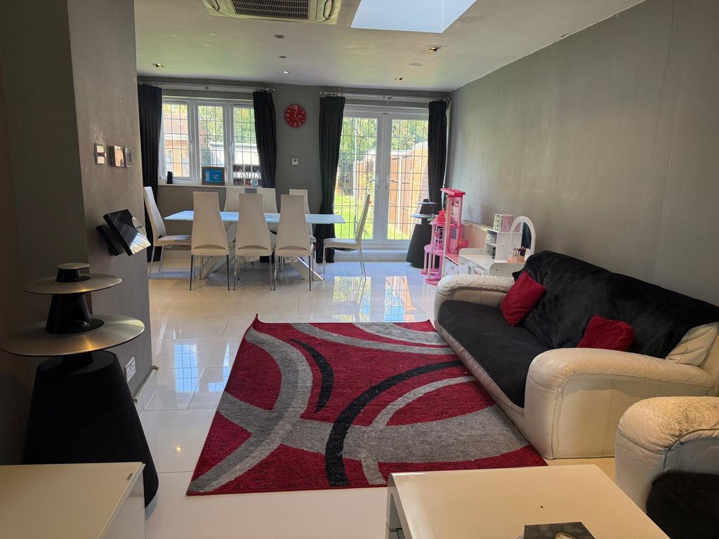 Property photo 3 of 26 Gallery