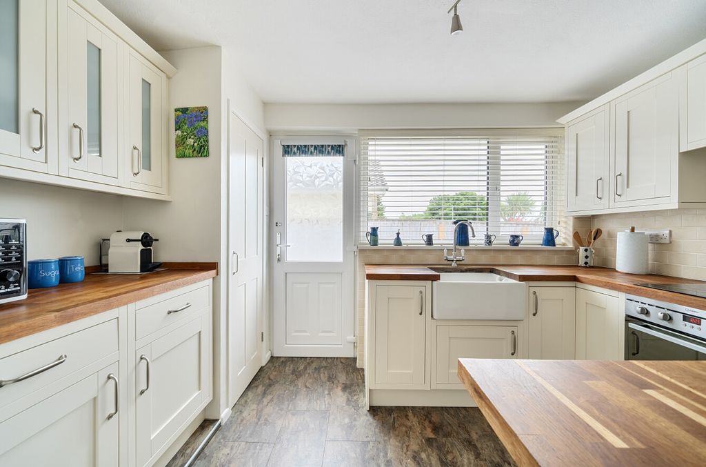 Property photo 2 of 19 2 - 1306387-8-684835B...