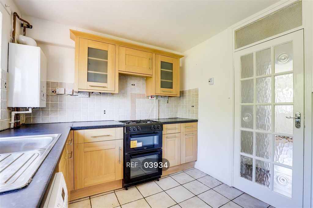Property photo 2 of 14 Kitchen