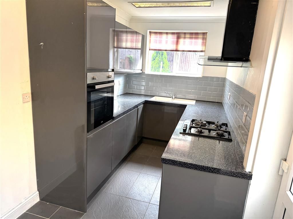 Property photo 2 of 9 Kitchen