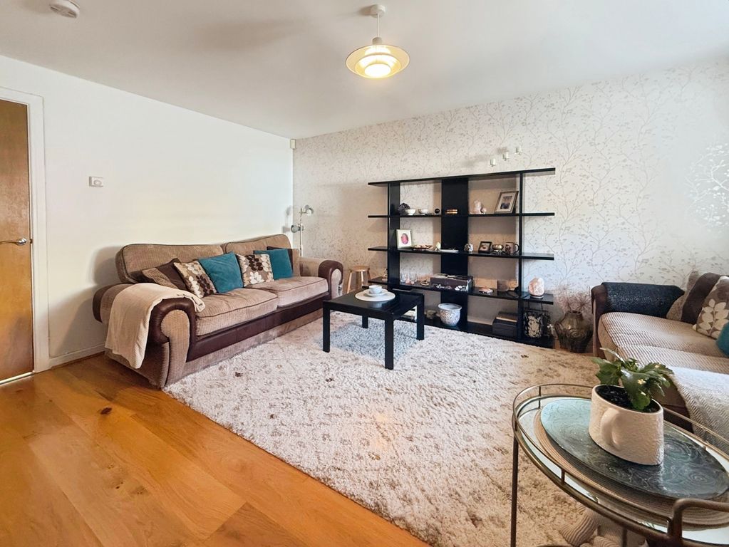 Property photo 3 of 17 Pbox-Img.Jpg