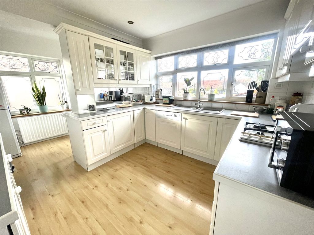 Property photo 3 of 28 Picture No. 12