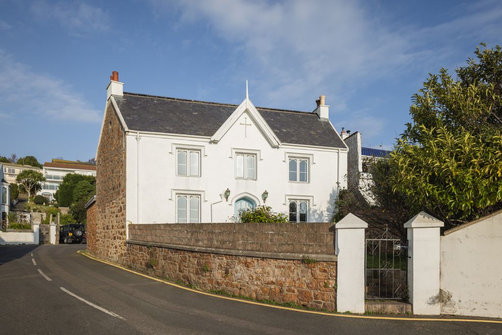 Property photo 3 of 20