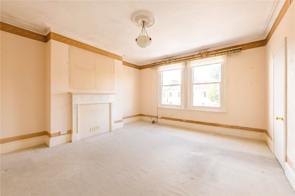 Property photo 2 of 19 Picture No. 12