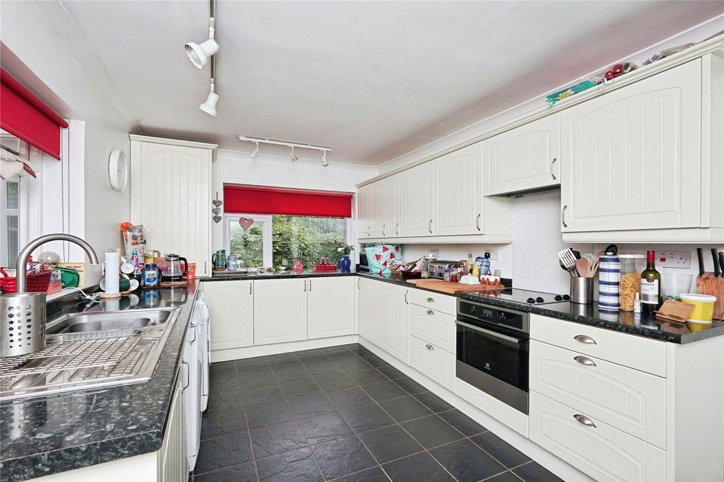 Property photo 3 of 17 Picture No. 02