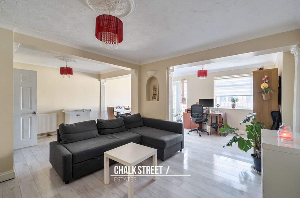 Property photo 2 of 20