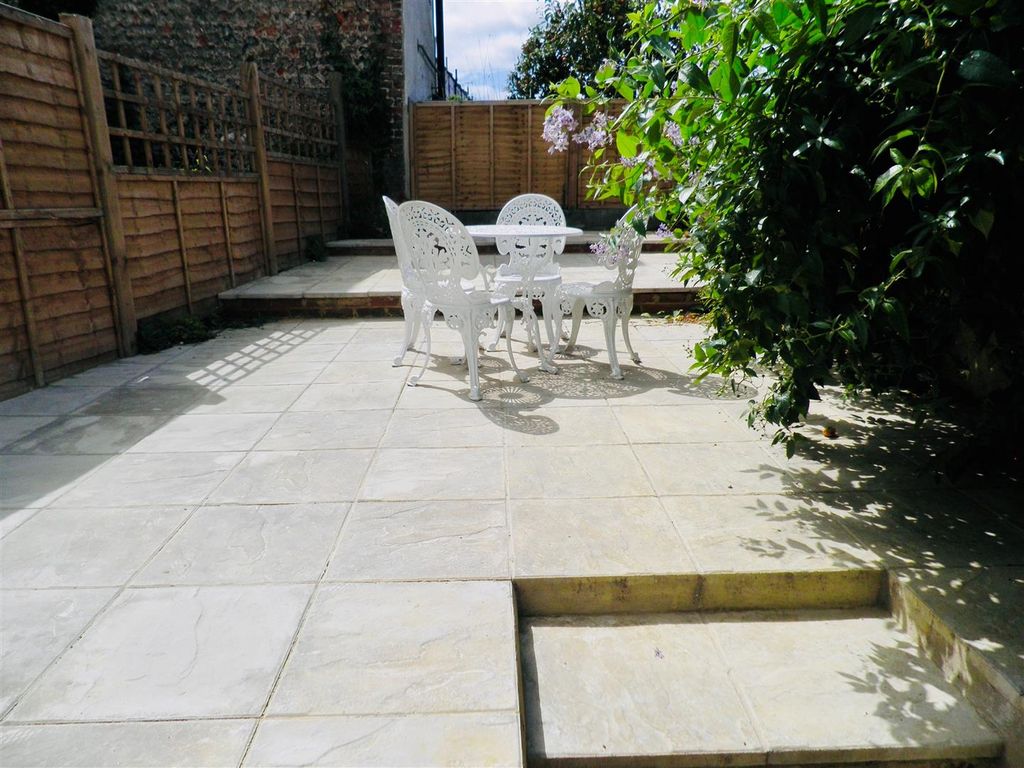 Property photo 3 of 7 Garden