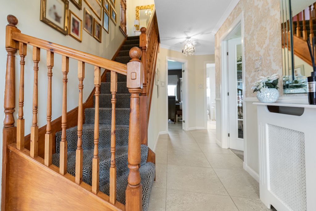Property photo 2 of 41