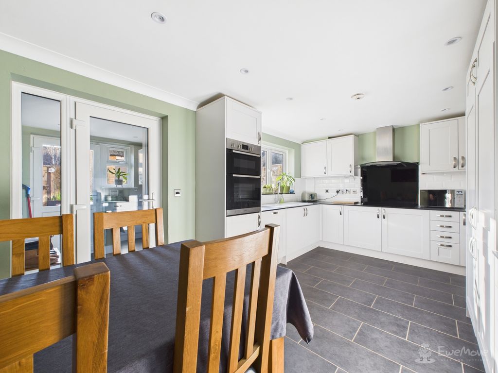 Property photo 3 of 23 Kitchen Diner- Mark Stephens Ewemove Newmarket And