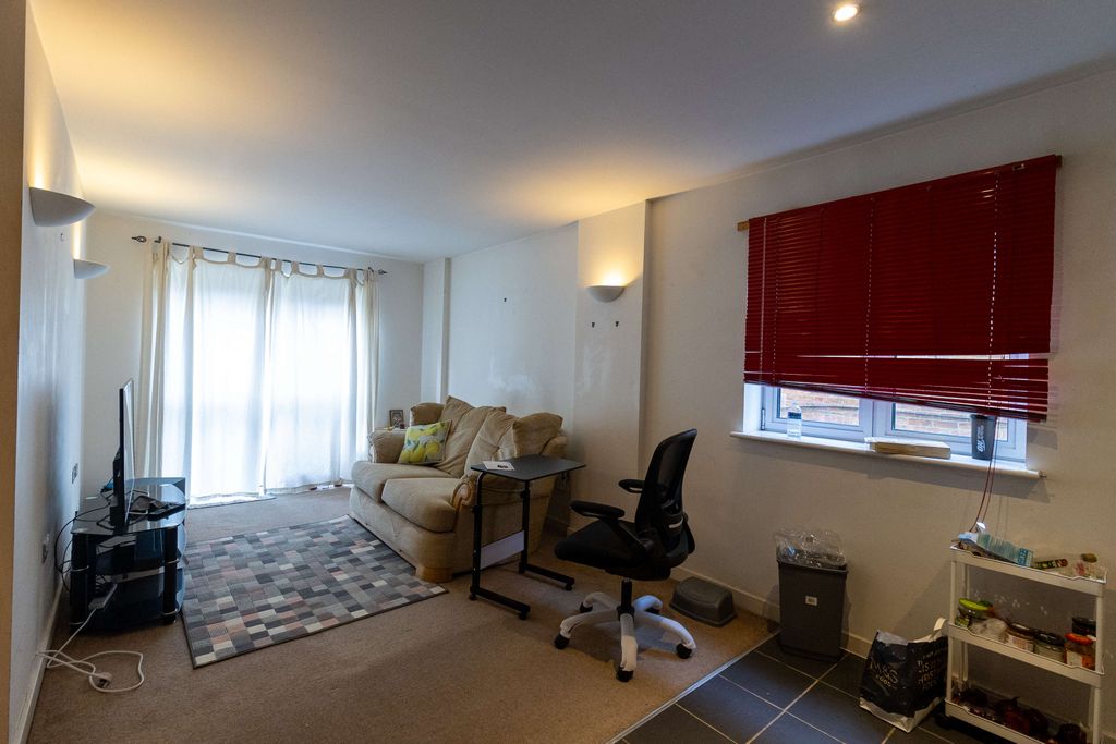 Property photo 2 of 15 Lounge