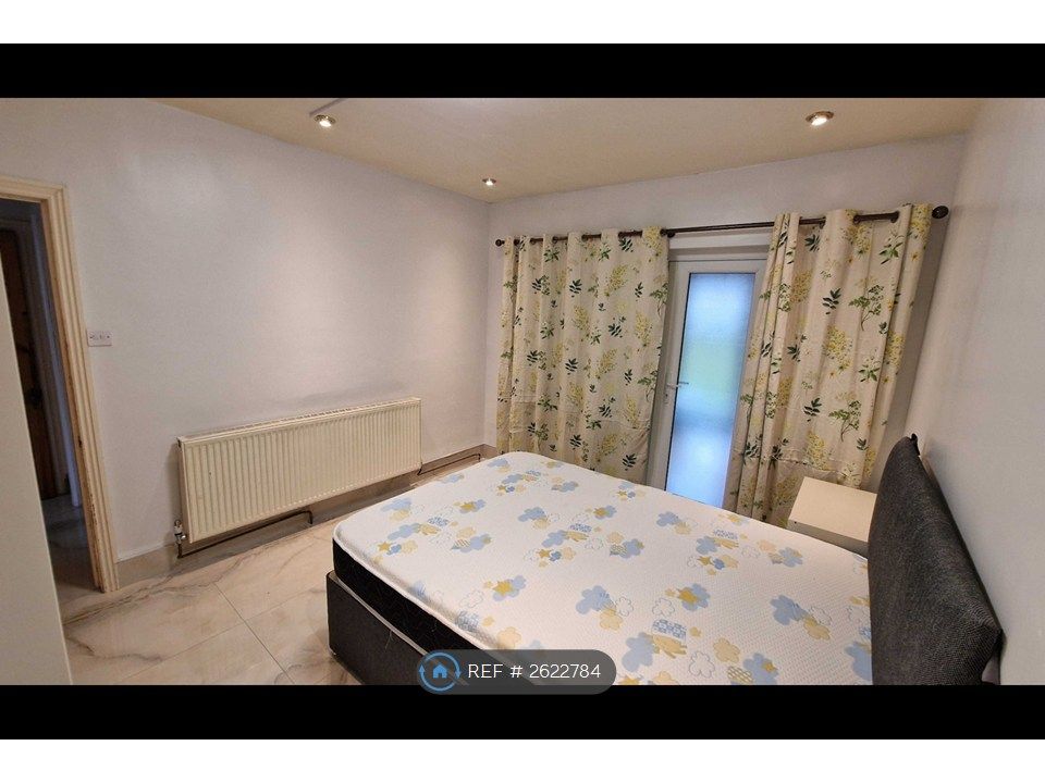 Property photo 1 of 6 Room 3 Ensuite