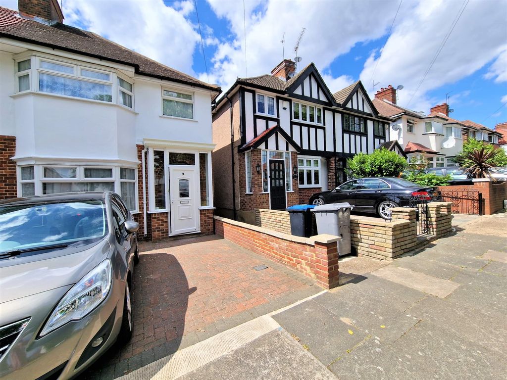 Property photo 1 of 12 St Michaels Avenue, Wembley, Ha9 6Sd (2)