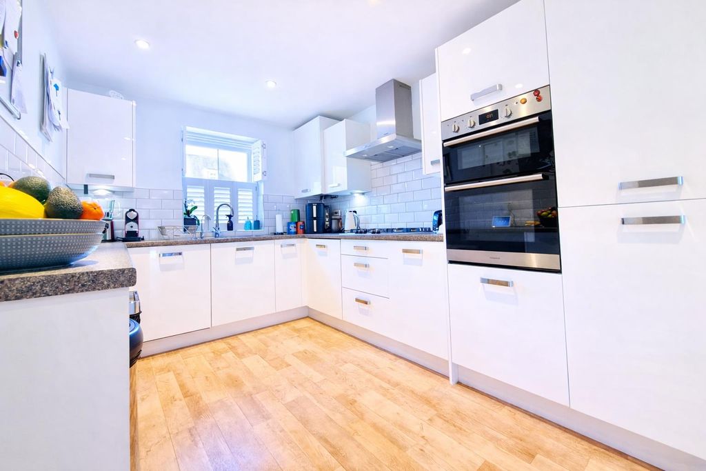 Property photo 2 of 26 16.Png