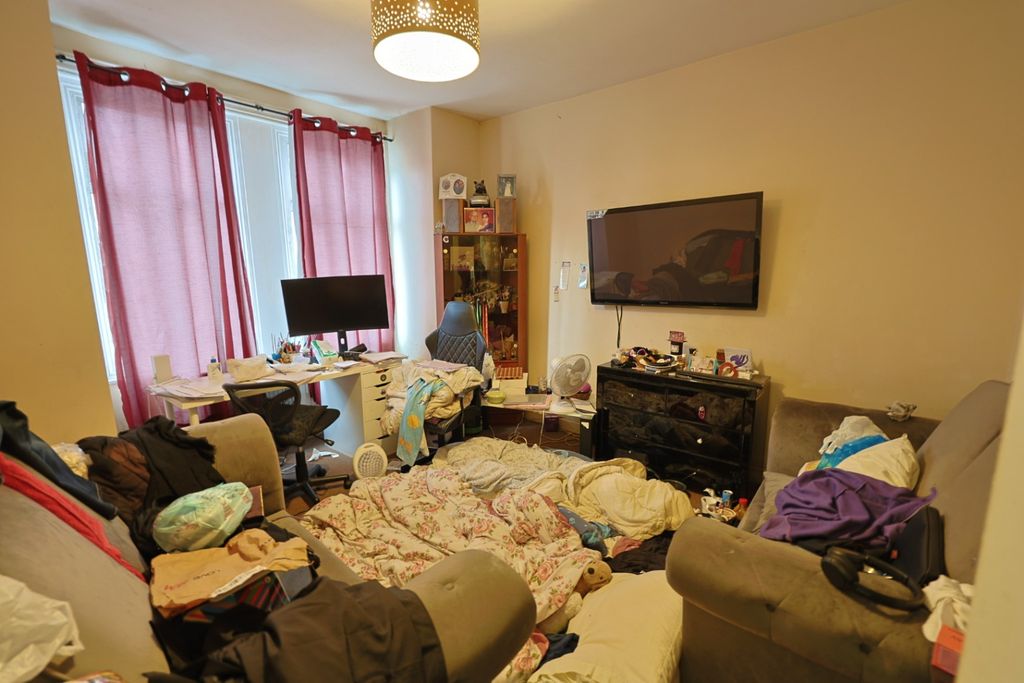 Property photo 3 of 8 4686012