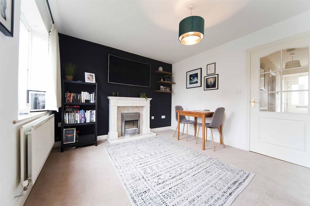 Property photo 2 of 23