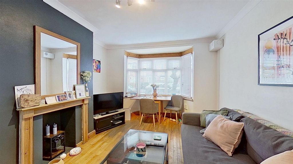 Property photo 2 of 12 Godley-Road-Earlsfield-Sw18-02022026_160840.Jpg