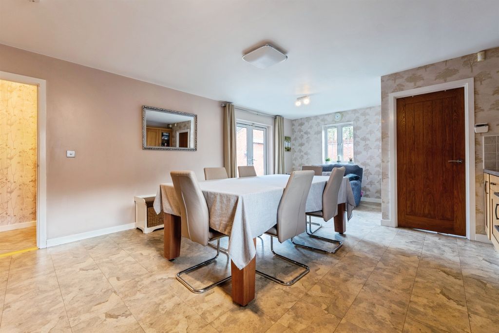 Property photo 3 of 28