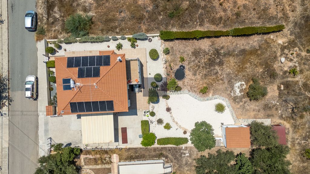 Property photo 2 of 41