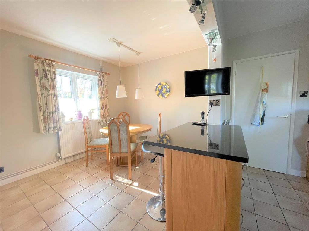 Property photo 3 of 19 Dining Area
