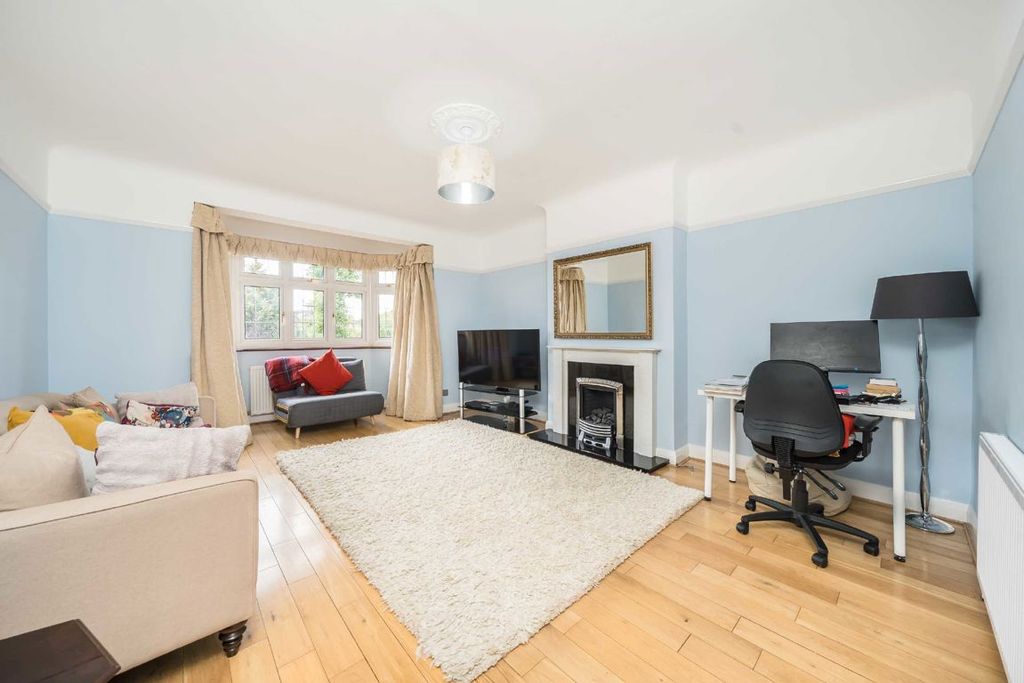 Property photo 2 of 8