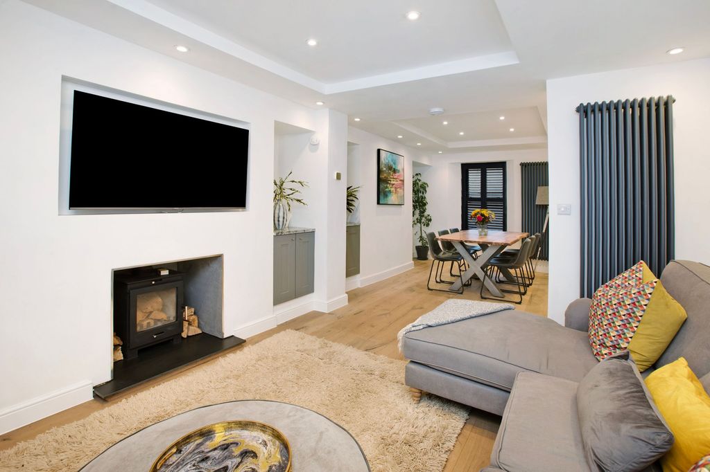 Property photo 3 of 24