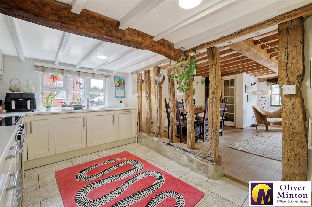 Property photo 3 of 40 Fitted Kitchen