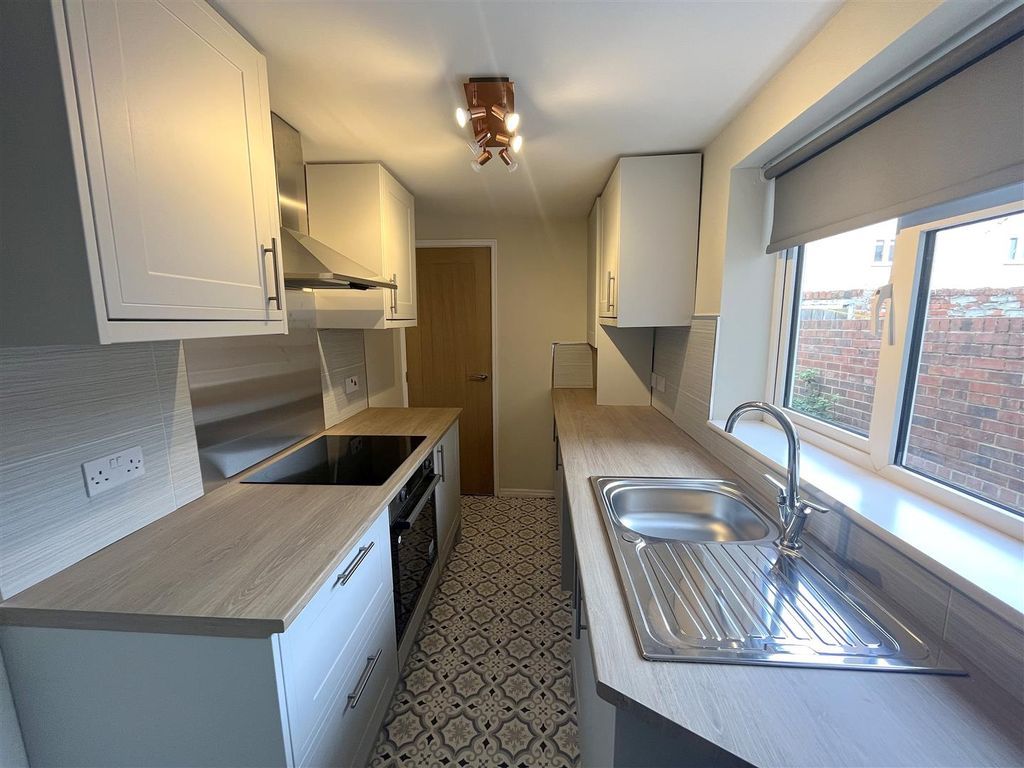 Property photo 1 of 8 Kitchen