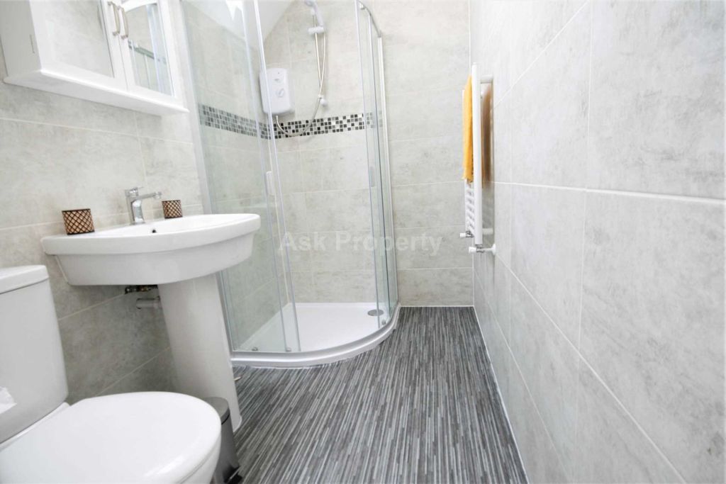 Property photo 2 of 3