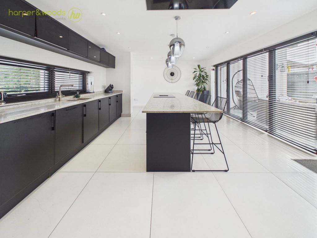 Property photo 3 of 49