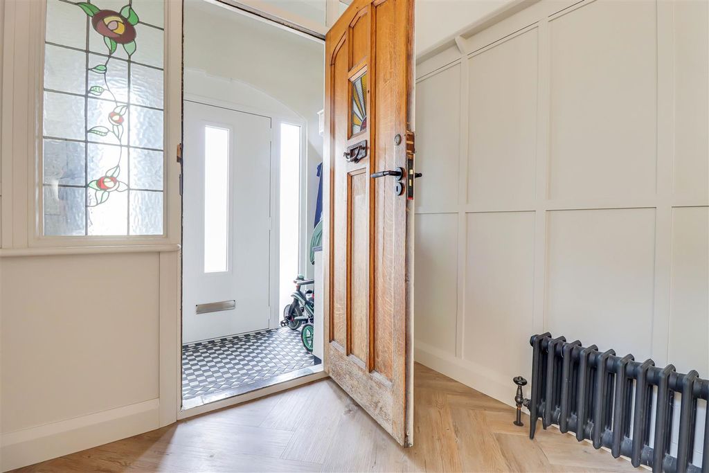 Property photo 3 of 30